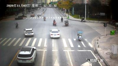 【人人文明 路路畅通系列报道之二】闯红灯太危险，看看又有谁“出镜”！