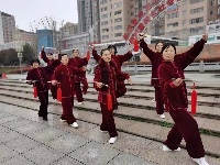 图集｜通城县老年大学同心队太极演练庆“三八”