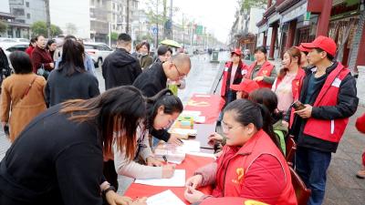 通城县民政局组织开展社工宣传周活动