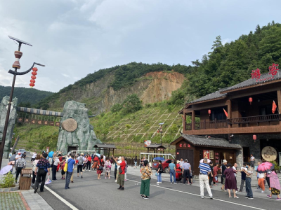 端午节小长假，通城内冲瑶族村景区人气爆棚