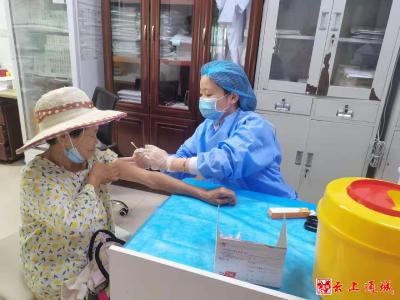 新塔社区为老年人疫苗接种提供“一条龙”服务
