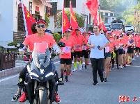 图集丨通城100名跑者奔跑72公里庆祝祖国生日