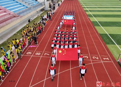 咸宁市第十六届中学生运动会在通城开幕