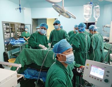 通城县人民医院成功完成首例3D腹腔镜手术