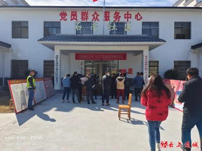石南镇开展“宪法宣传周”进社区活动