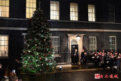 英媒：首相府员工多次违反防疫规定 大办酒会派对