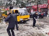 刷屏！风雪里这些“冻“人“色彩”温暖一座城