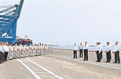 习近平在海南考察时强调 解放思想开拓创新团结奋斗攻坚克难 加快建设具有世界影响力的中国特色自由贸易港