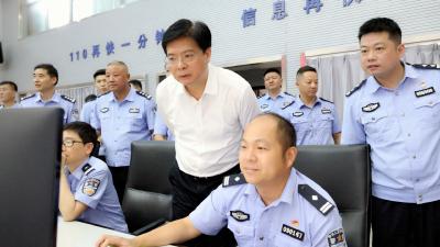 吴晓波来通城调研公安工作