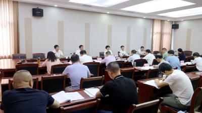 通城县十五届县委常委会第25次会议召开