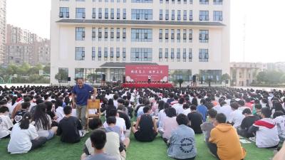 通城二中举行励志演讲会 为高三学子加油鼓劲