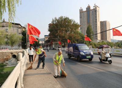 通城：环境清洁大扫除 扮靓市容迎国庆