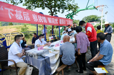 【下基层 察民情 解民忧 暖民心】专家义诊下基层 为民服务暖人心