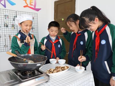 通城县黄源小学：劳动教育驻校园   “黄源味道”入千家