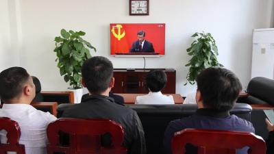 通城收听收看中国共产党第二十届中央政治局常委同中外记者见面会
