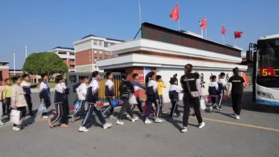 通城：游泳教育进入中小学课堂 