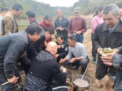 马港镇踏水村：心连心话屋场 手携手谋产业