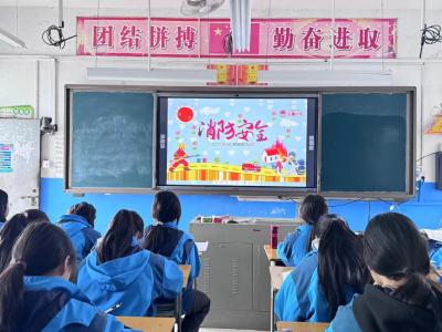 通城县麦市中学开展消防安全主题班会