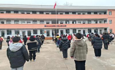 通城县沙堆镇天灯岭完小：学雷锋精神 做追“锋”少年
