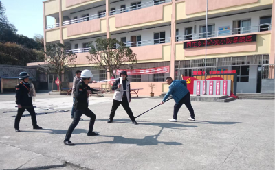 以演筑防 以练为战｜通城县四庄乡中心完小开展防暴演练