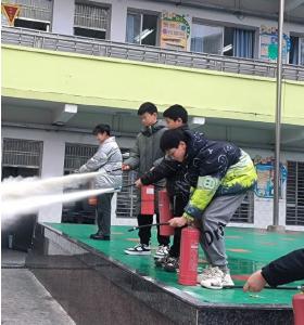 通城县北门小学开展消防安全疏散演练