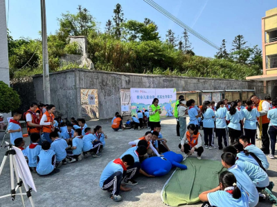 通城县四庄乡中心完小：教会儿童自救 提高生存能力