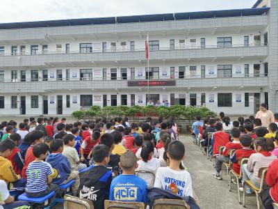 通城县石南镇：讲好法治课 护航学子成长