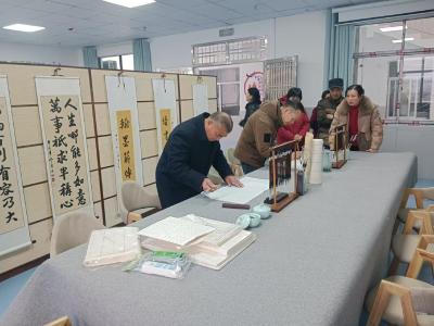 通城县沙堆镇社工站：多彩活动添活力，养老中心绽笑颜