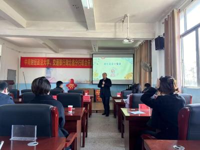 中南财经政法大学来通城县石南中学进行心理健康教育辅导