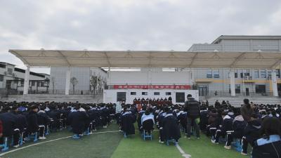 通城三中举行2025年春季开学典礼