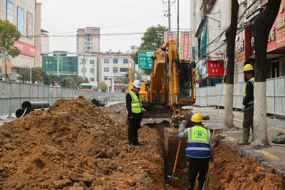 【我的城 在焕新】通城县银城路预计今年7月中旬前全面完工