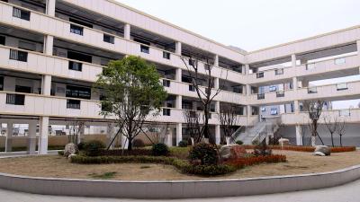 通城县第一小学：精心准备迎开学