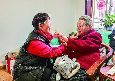 “钥匙姑娘”于文英：四十多个“爸妈”宠着我