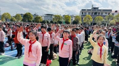 通城县关刀镇中心小学举行春季开学典礼暨法治教育大会