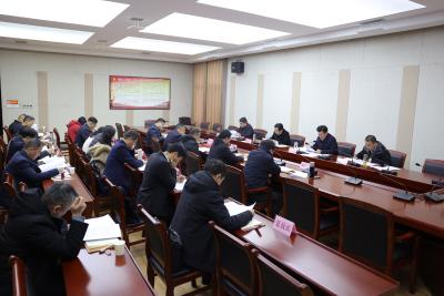 黄建平主持召开县委常委会2025年第8次会议时强调：加压奋进 拼搏赶超 奋力推动各项工作争先进位