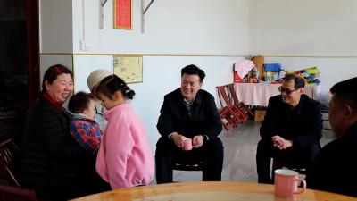 杨修伟到麦市镇走访慰问困难群众