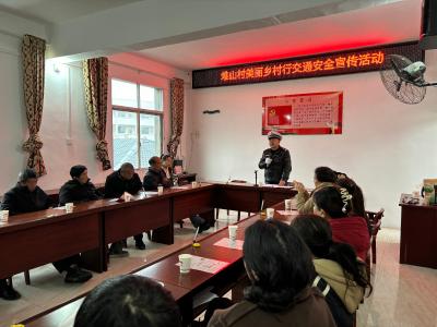 通城县公安局开展“美丽乡村行”交通安全宣传活动