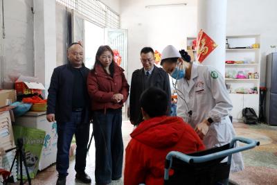 通城县中医医院联合唐爱公益慈善基金会开展“国际罕见病日”关爱行动
