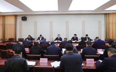 黄建平主持召开县委常委会2025年第9次会议时强调：不折不扣推动全国两会精神在通城落地落实