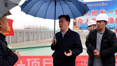 杨修伟调研督办重点项目建设工作