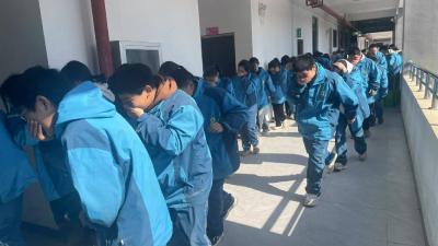 通城县麦市中学开展消防逃生演练活动