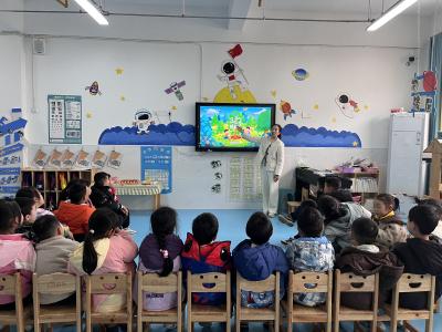 通城县隽水镇留余府邸幼儿园开展植树节活动