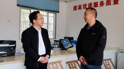 黄建平到大坪乡专题调研时强调：打造过硬干部队伍 推动经济强镇建设
