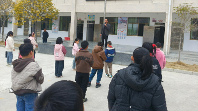通城县石南镇花亭小学开展学雷锋主题月系列活动