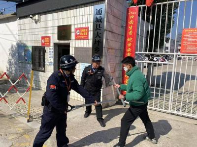 通城县大坪乡水口学校开展反恐防暴演练