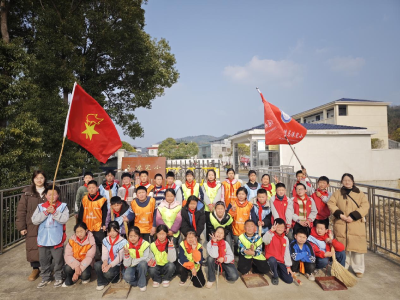 通城县马港镇马港完小：学雷锋树新风  校园行动暖街巷