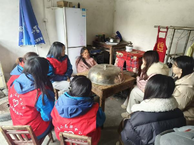 通城县隽水镇利和村开展“爱心妈妈”温暖留守儿童