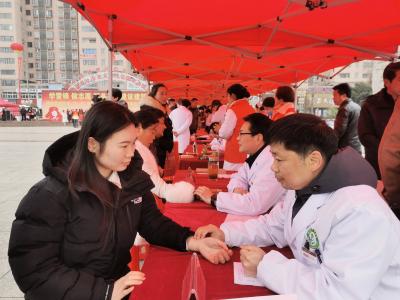 【学雷锋 做志愿】通城：学雷锋纪念日主题志愿服务火热开展中