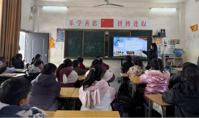 通城县沙堆中心完小：雷锋精神照校园