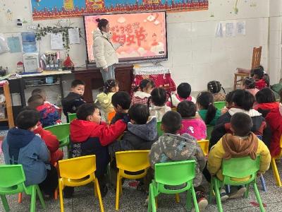 通城县大坪乡水口幼儿园开展“三八妇女节”主题活动
